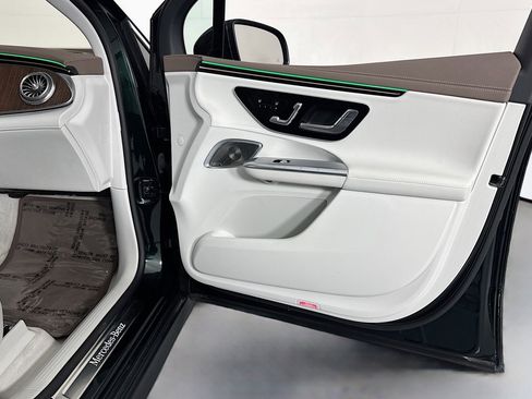 Certified 2023 Mercedes-Benz EQE 350+ 4MATIC SUV w/ Pinnacle Trim Package image 23