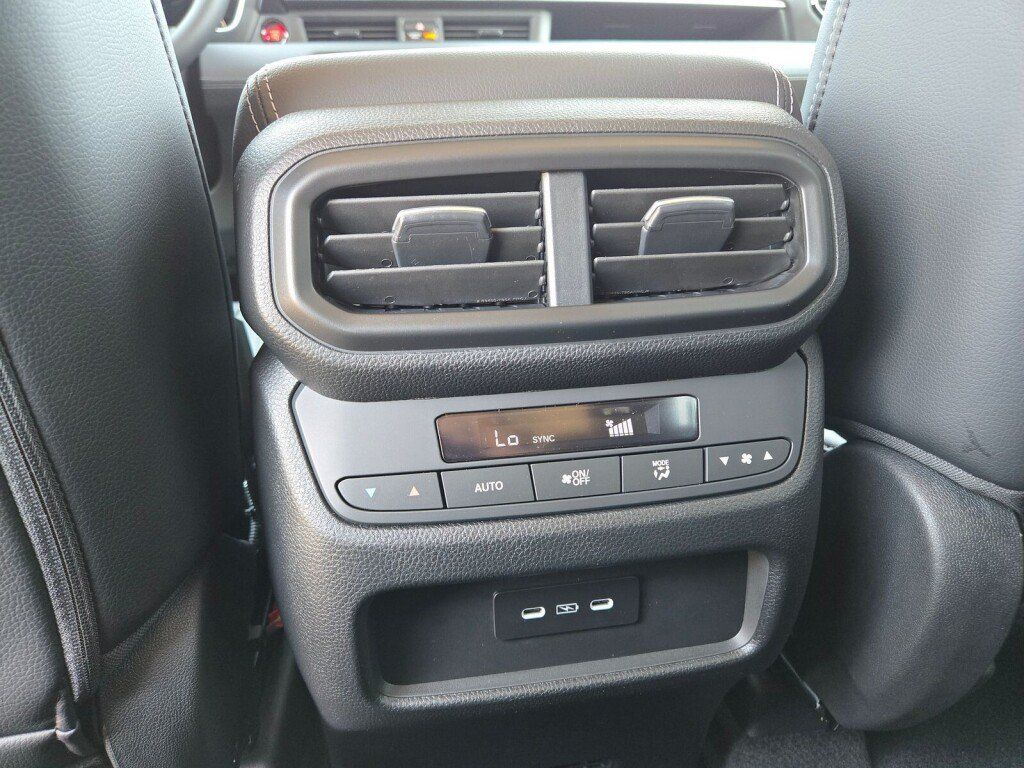 New 2025 Honda Pilot Touring image 7