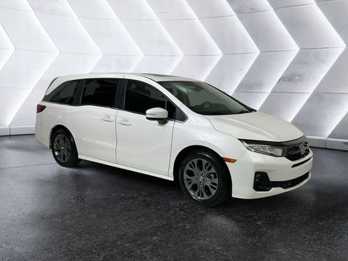 Used 2025 Honda Odyssey Touring image 1