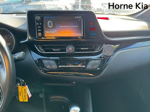 Used 2018 Toyota C-HR XLE image 19