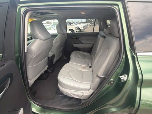 Used 2023 Toyota Highlander XLE AWD/4WD image 20
