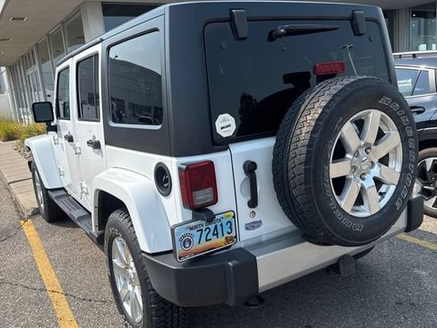 Used 2017 Jeep Wrangler Unlimited Sahara w/ Connectivity Group AWD/4WD image 3
