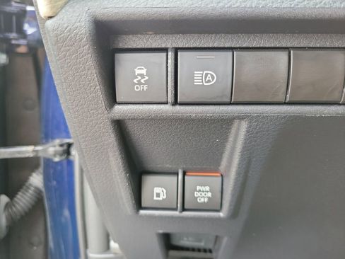 Used 2023 Toyota Sienna XLE AWD/4WD image 23