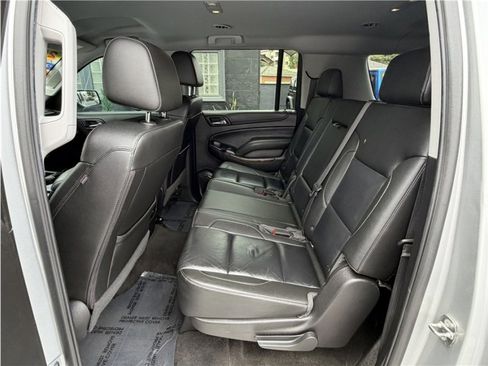 Used 2018 Chevrolet Suburban LT RWD image 20