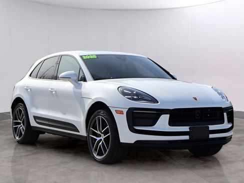 Used 2025 Porsche Macan AWD/4WD image 11