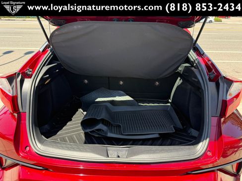 Used 2018 Toyota C-HR XLE FWD image 8