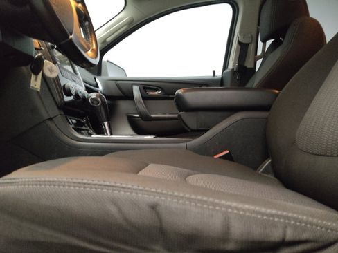 Used 2017 Chevrolet Traverse LT w/ Style and Technology Package FWD image 17