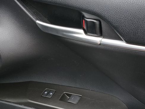 Used 2021 Toyota Camry SE w/ Cold Weather Package image 32