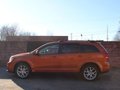Used 2011 Dodge Journey Mainstreet w/ Flexible Seating Group image 2