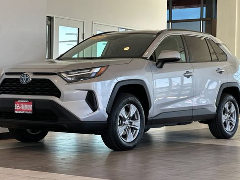 Used 2024 Toyota RAV4 LE AWD/4WD image 8