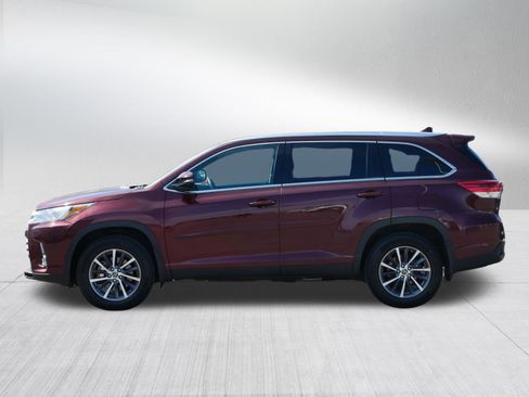 Used 2019 Toyota Highlander XLE w/ Protection Package #3 AWD/4WD image 4