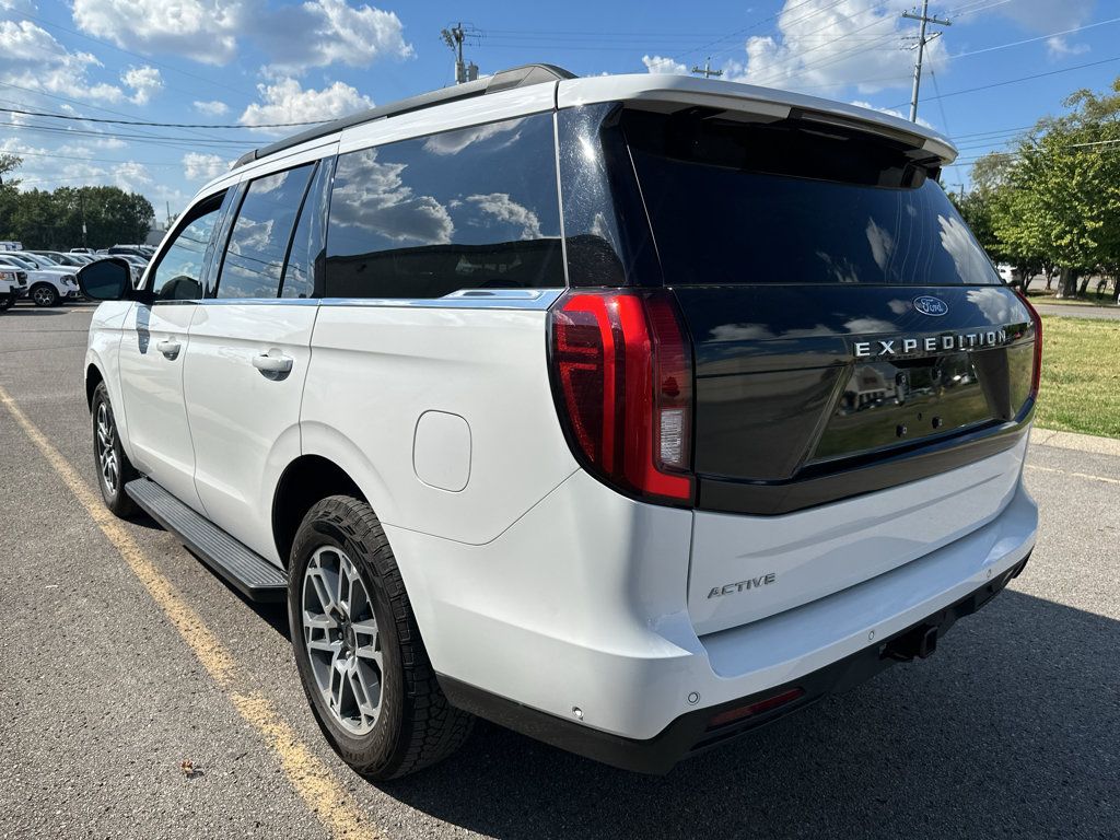 Used 2025 Ford Expedition Active AWD/4WD image 6