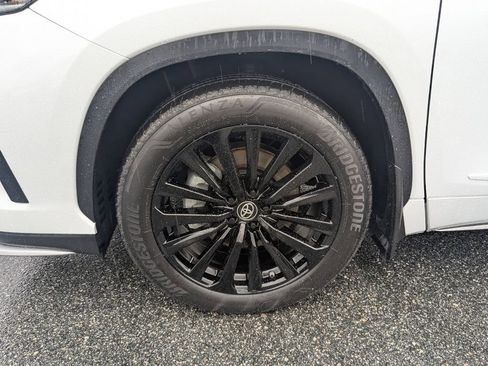 Used 2023 Toyota Highlander XSE FWD image 10