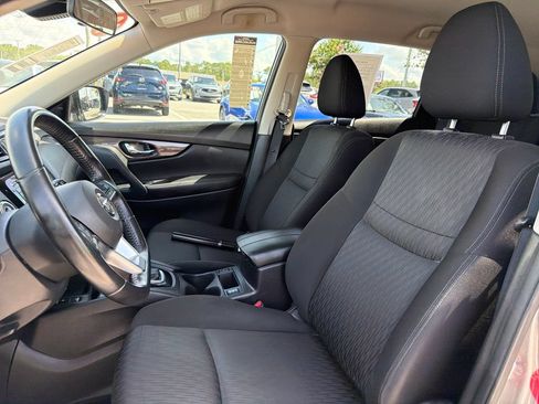 Used 2019 Nissan Rogue SV w/ Premium Package FWD image 23