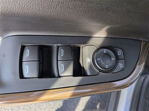 Used 2023 GMC Acadia SLE w/ Driver Convenience Package image 17