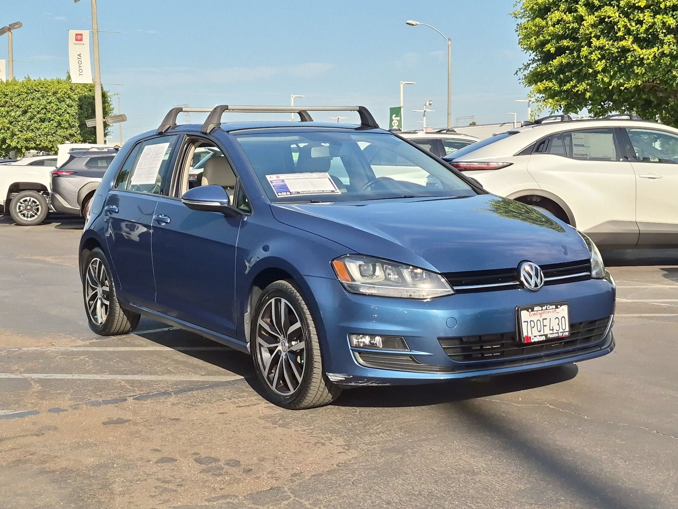 Used 2016 Volkswagen Golf SE w/ Lighting Package FWD image 2