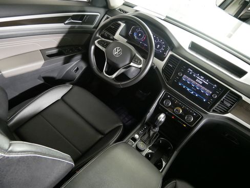 Certified 2023 Volkswagen Atlas SE w/ Panoramic Sunroof Package image 9