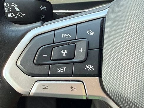 Used 2024 Volkswagen Jetta SE FWD image 16