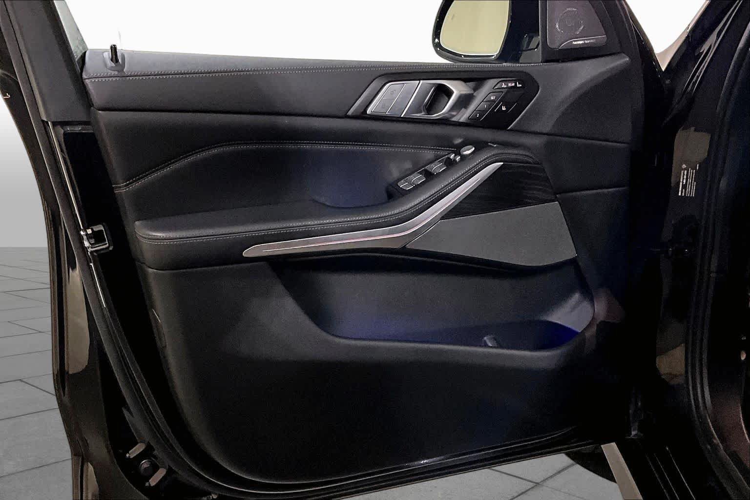 Used 2022 BMW X7 M50i AWD/4WD image 21