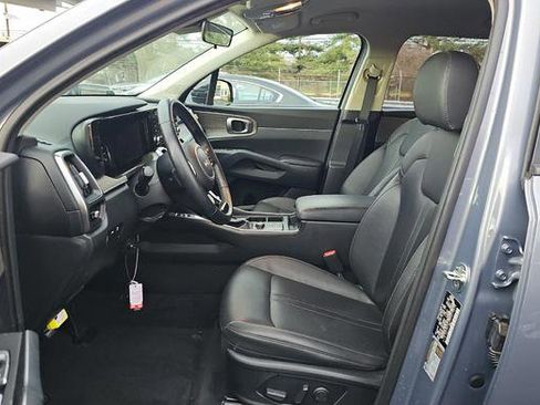 Used 2023 Kia Sorento S image 5