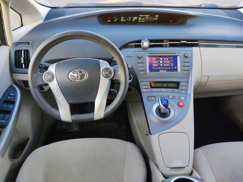 Used 2014 Toyota Prius Three image 9