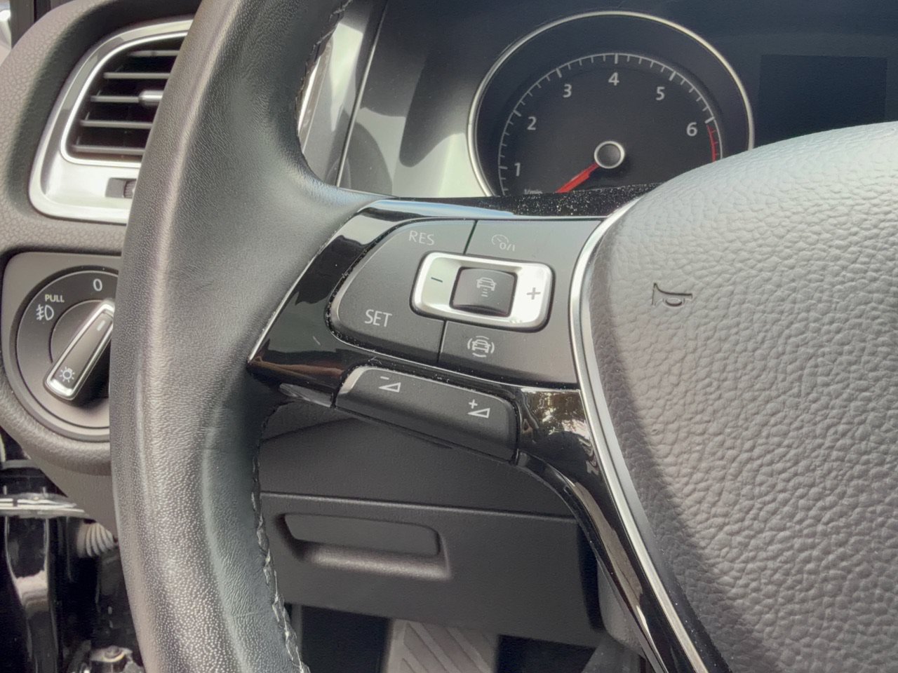 Used 2019 Volkswagen Golf SE w/ Driver Assistance Package FWD image 18