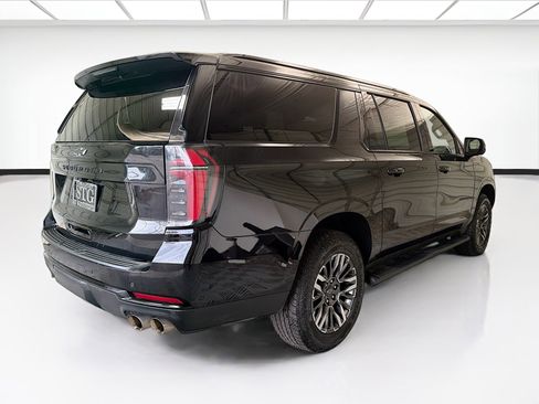 Used 2025 Chevrolet Suburban Z71 AWD/4WD image 4