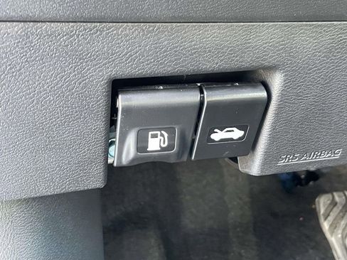 Used 2025 Nissan Versa S w/ Trunk Package image 17