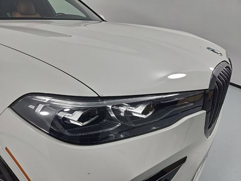 Certified 2022 BMW X7 xDrive40i w/ M Sport Package image 11