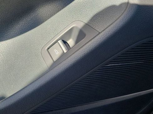 Used 2023 Audi Q8 Premium Plus image 31