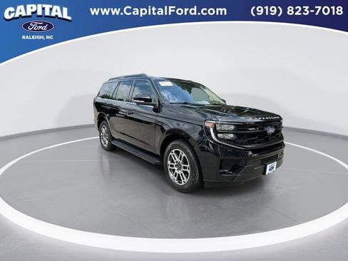 Certified 2025 Ford Expedition Active AWD/4WD image 2