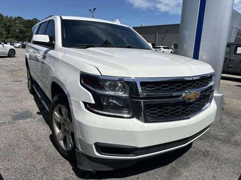 Used 2018 Chevrolet Suburban LT RWD image 16