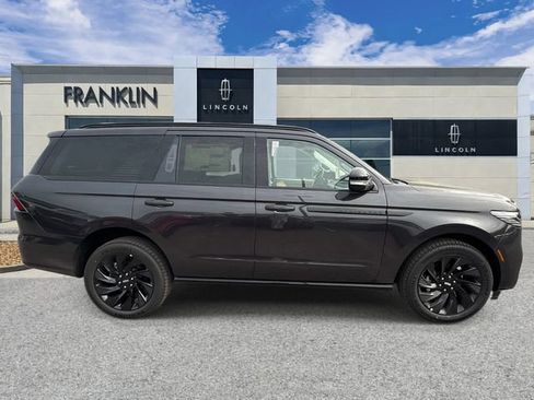New 2026 Lincoln Navigator Reserve w/ Jet Appearance Package AWD/4WD image 8