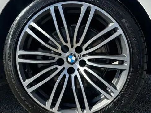 Used 2019 BMW 530i xDrive w/ M Sport Package image 16