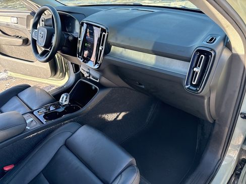 Certified 2025 Volvo XC40 B5 Plus image 35