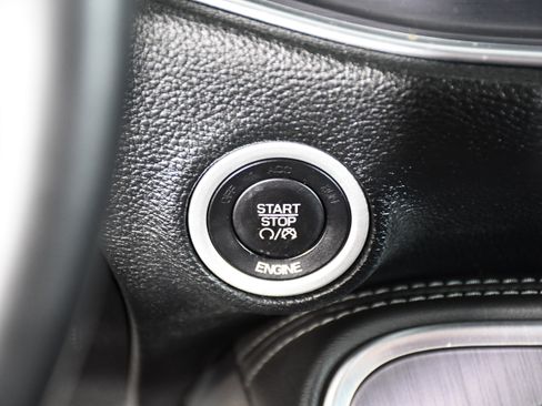 Used 2016 Dodge Challenger SXT RWD image 14