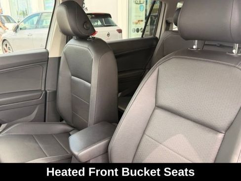 Used 2018 Volkswagen Tiguan SE w/ Panoramic Sunroof Package FWD image 8