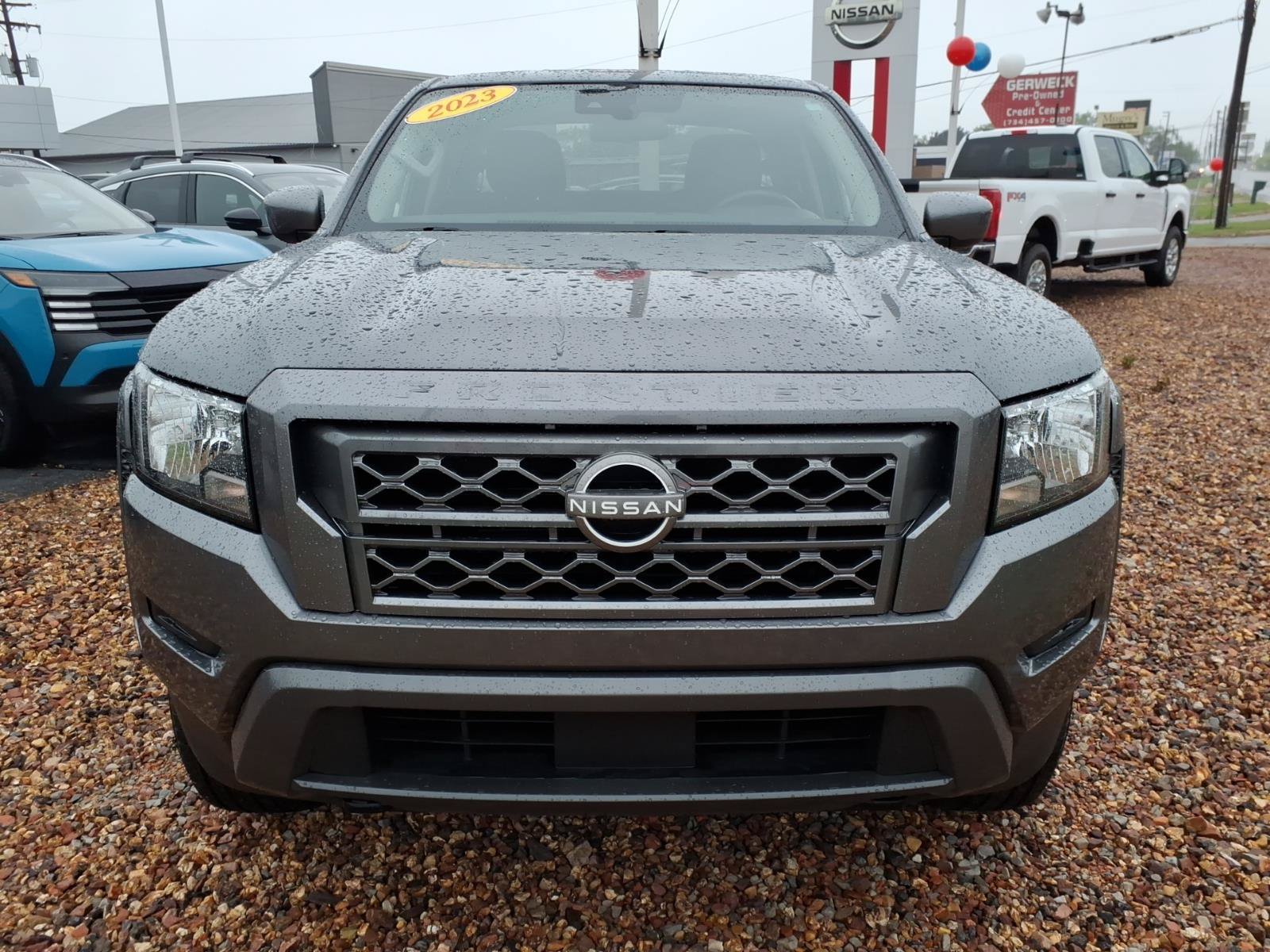 Used 2023 Nissan Frontier SV AWD/4WD image 2