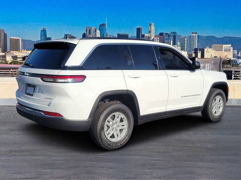 New 2025 Jeep Grand Cherokee Laredo image 4