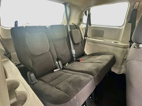 Used 2019 Dodge Grand Caravan SE FWD image 26