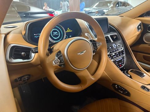Used 2017 Aston Martin DB11 V12 RWD image 6