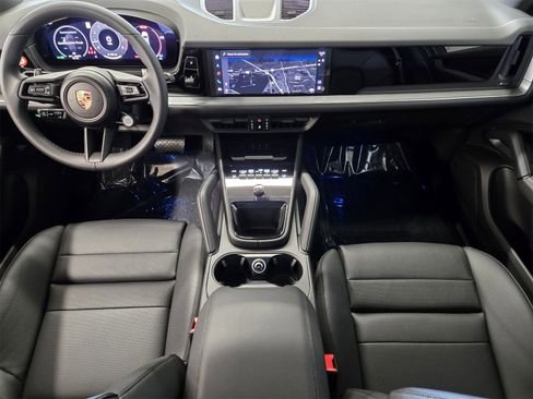 Used 2025 Porsche Cayenne Base image 13