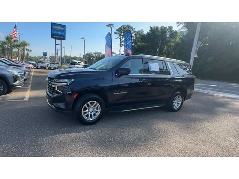 Used 2024 Chevrolet Suburban LT AWD/4WD image 6