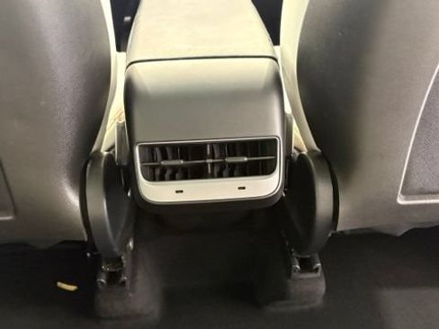 Used 2024 Tesla Model Y 2WD image 28
