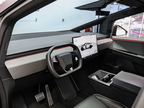 Used 2024 Tesla Cybertruck AWD Crew Cab image 3