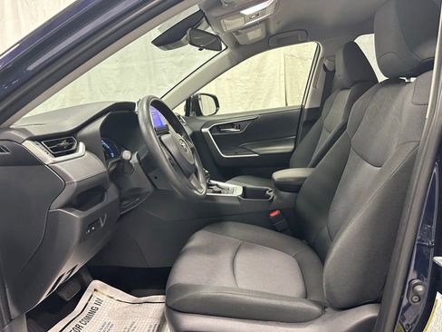 Used 2025 Toyota RAV4 XLE AWD/4WD image 14