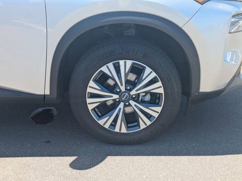 Used 2023 Nissan Rogue SV image 11