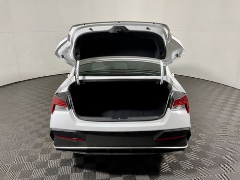 New 2025 Hyundai Elantra SEL image 11