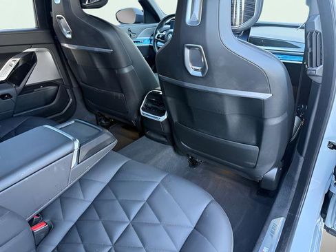 Used 2023 BMW 740i w/ Parking Assistance Package image 28