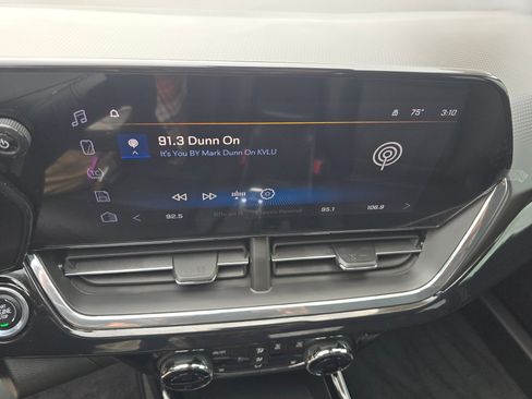 Used 2025 Chevrolet Trax RS w/ Driver Confidence Package image 28